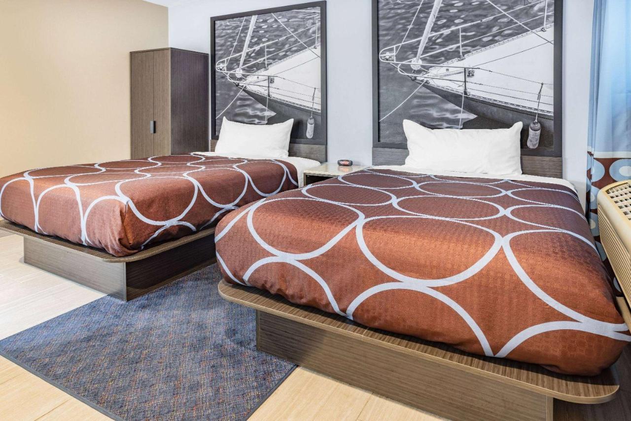 Super 8 By Wyndham Lindenhurst Extérieur photo