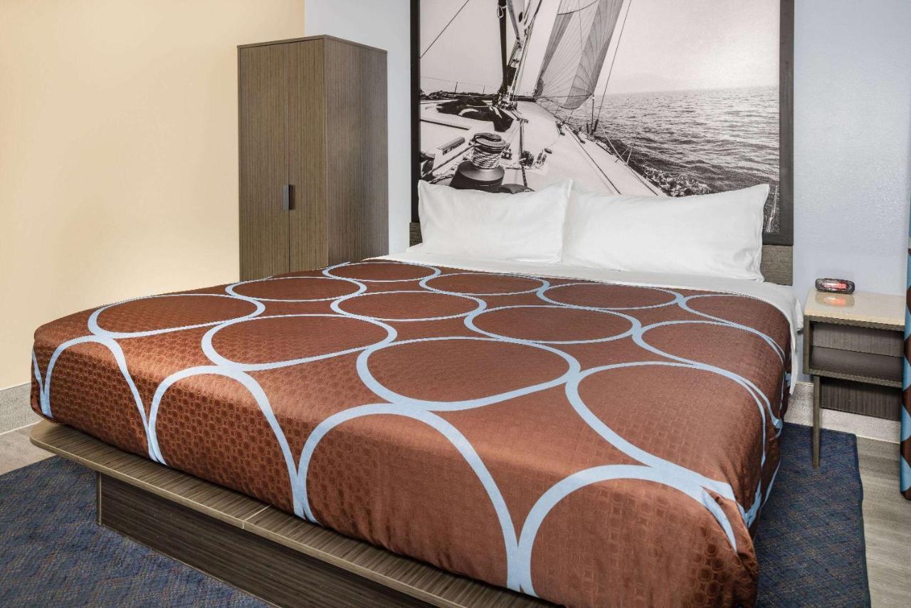 Super 8 By Wyndham Lindenhurst Extérieur photo