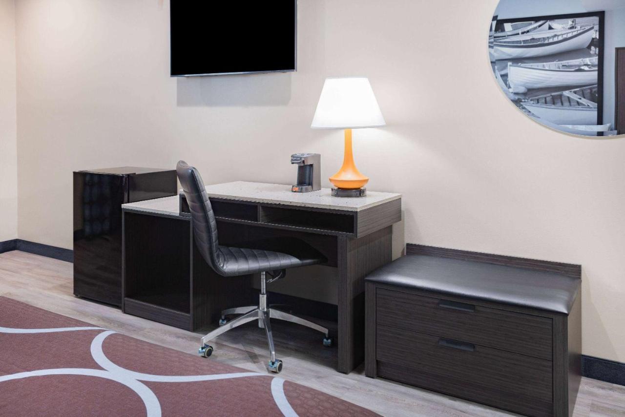 Super 8 By Wyndham Lindenhurst Extérieur photo