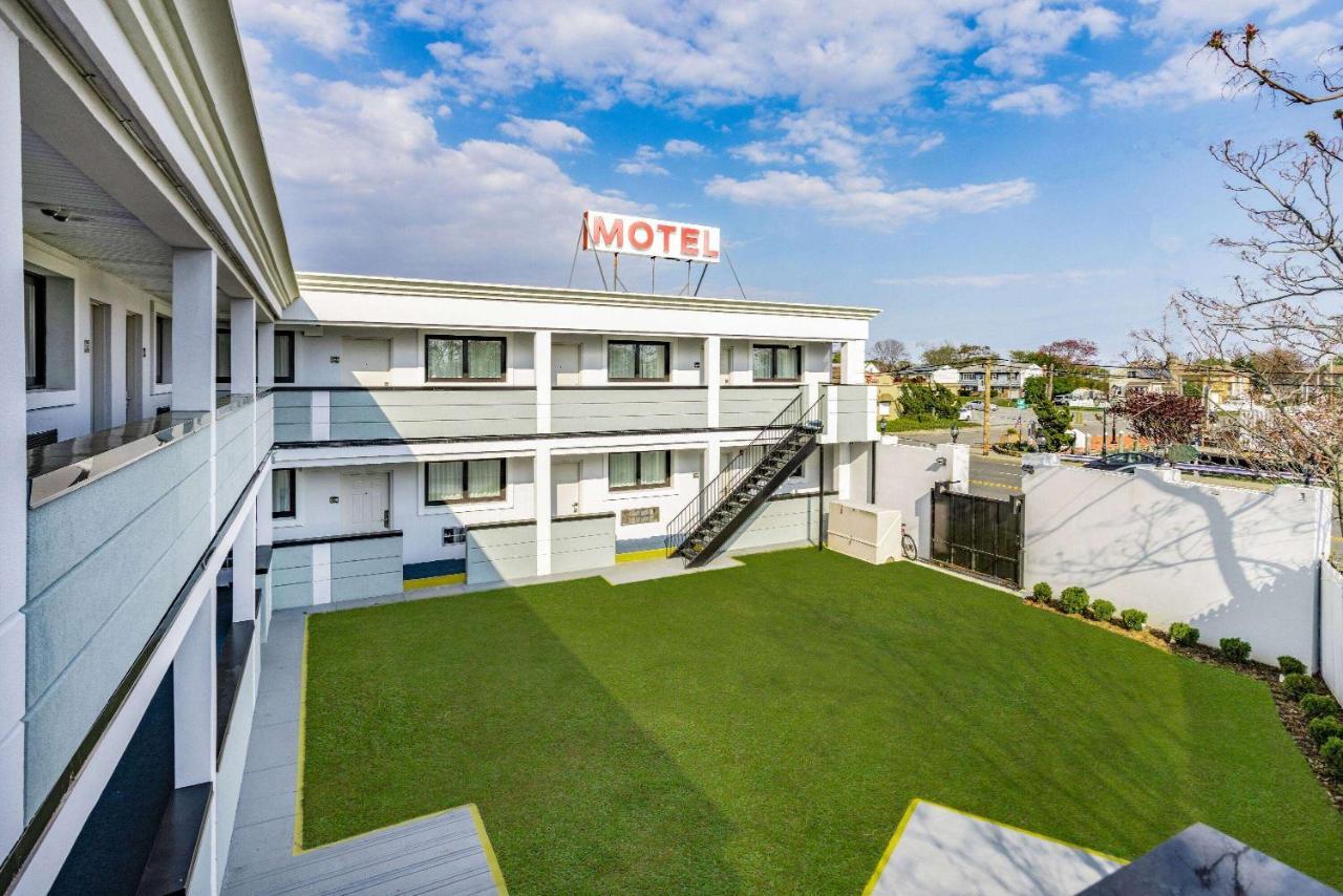 Super 8 By Wyndham Lindenhurst Extérieur photo